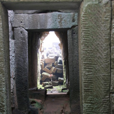 IMG 1752  Cambodja 2006 Siem Reap. : Angkor, Cambodia 2006 Ankor wat Angkor Thom Temple complex, doors, www.reisfotos.nl (c) J.M. van der Horst