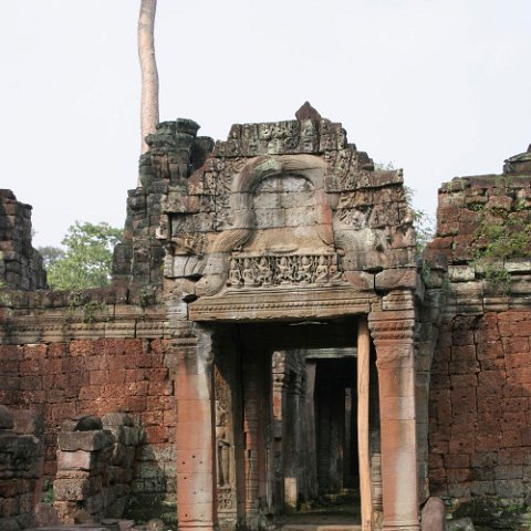IMG 1763  Cambodja 2006 Siem Reap. : Angkor, Cambodia 2006 Ankor wat Angkor Thom Temple complex, doors, www.reisfotos.nl (c) J.M. van der Horst