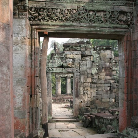IMG 1765  Cambodja 2006 Siem Reap. : Angkor, Cambodia 2006 Ankor wat Angkor Thom Temple complex, doors, www.reisfotos.nl (c) J.M. van der Horst