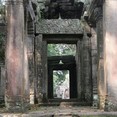 IMG 1782  Cambodja 2006 Siem Reap. : Angkor, Cambodia 2006 Ankor wat Angkor Thom Temple complex, doors, www.reisfotos.nl (c) J.M. van der Horst