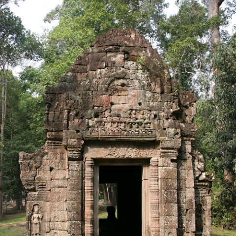 IMG 1793  m : Angkor, Cambodia 2006 Ankor wat Angkor Thom Temple complex doors, doors, www.reisfotos.nl (c) J.M. van der Horst