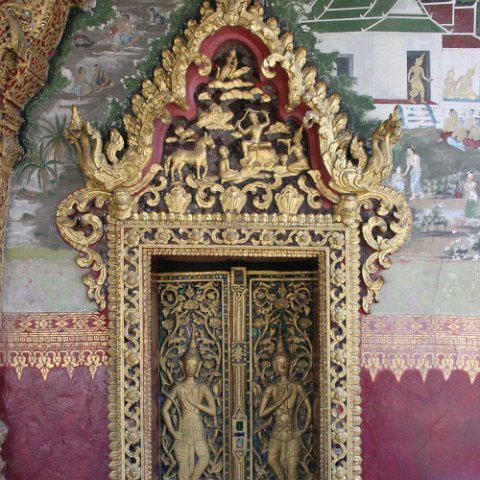 IMG 9022  Laos 2006 Luang Prabang : Laos 2006, Laos 2006 Luang Prabang, doors, www.reisfotos.nl (c) J.M. van der Horst