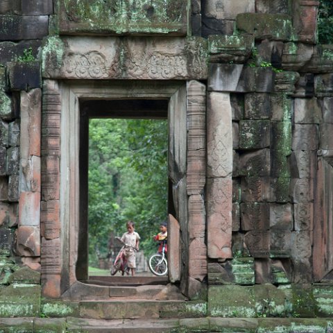 MG 3632 : Door, cambodia cambodja, doors, hdr, hdr basis, hdr basis belicht, hdr original, www.reisfotos.nl (c) J.M. van der Horst