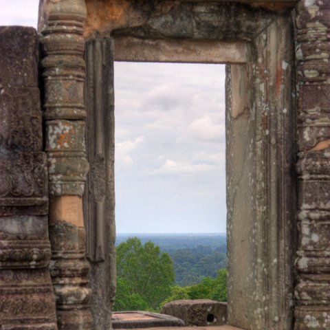 MG 4099 100 101Enhancer : Door, cambodia cambodja, doors, www.reisfotos.nl (c) J.M. van der Horst