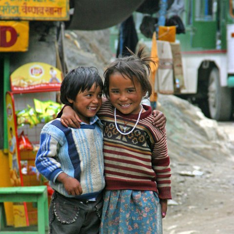 IMG09098  Reis Ladakh, India 2004 met Stichting Danja, www.danja.nl : India Ladakh 2004 Danja kids, Koksar, second highest motorable pass* Manali Highway kids, second highest motorable pass* Manali Highway* to koksar, www.reisfotos.nl (c) J.M. van der Horst