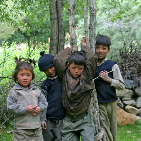 IMG09250  Reis Ladakh, India 2004 met Stichting Danja, www.danja.nl : India Ladakh 2004 Danja kids, second highest motorable pass* Manali Highway, www.reisfotos.nl (c) J.M. van der Horst