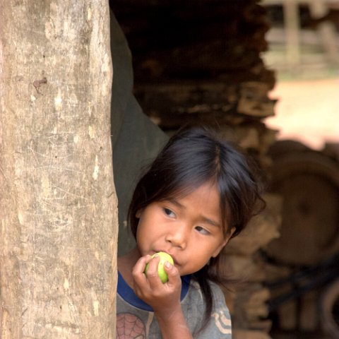 IMG 8249.CR2 : Laos 2006 near louang namtha kids, www.reisfotos.nl (c) J.M. van der Horst